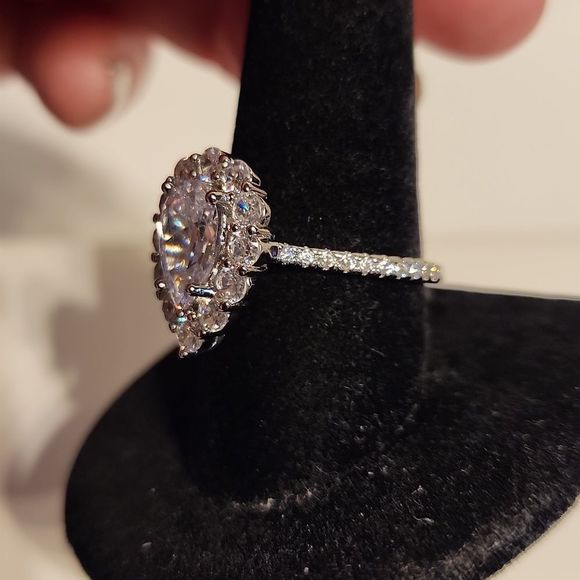 TEARDROP LARGE WOMAN BLING RING - Picture 3 of 6